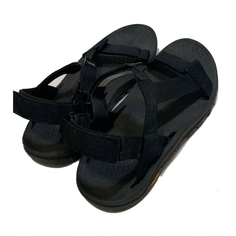 11 / Merrell sandals